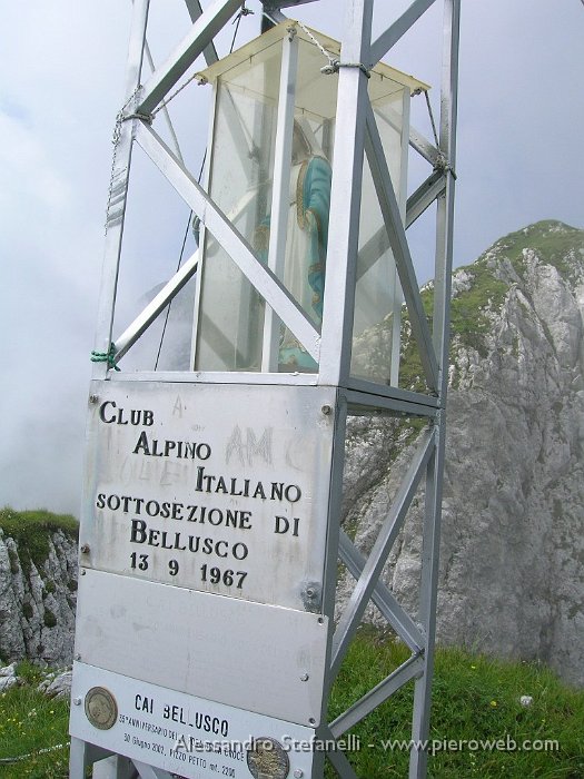 6 Madonnina dentro croce.JPG - La Madonnina dentro la croce